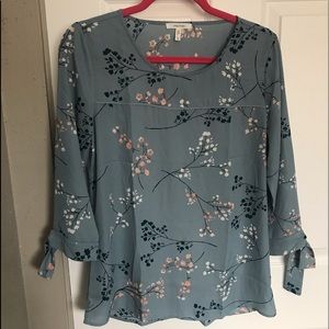 Maurice’s Sz Small Light Blue Floral Blouse